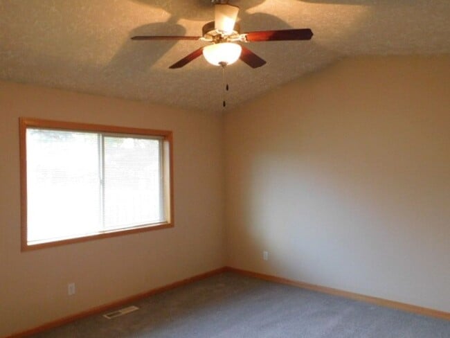 Building Photo - 3Bd/2Ba Single Story House - Available Soon!