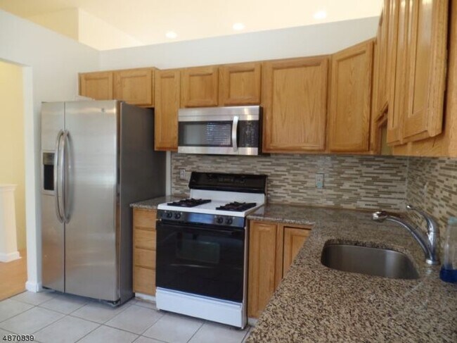 Building Photo - 57 Waugh Ct