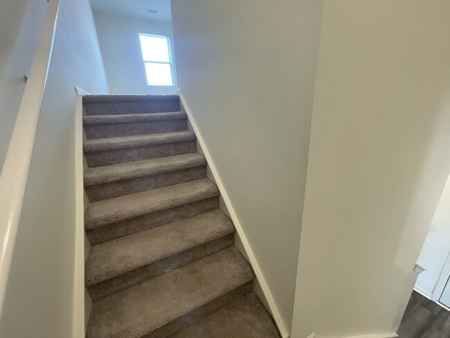 Building Photo - 156 Babbling Brk Dr