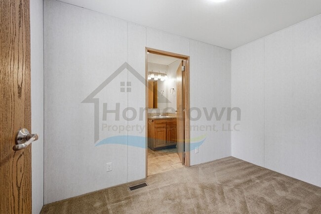 Building Photo - 136 Cedar Hill