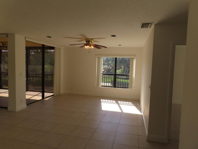 Building Photo - 2602 Carambola Cir S