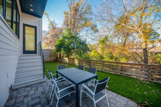 Building Photo - 2501 Julian St