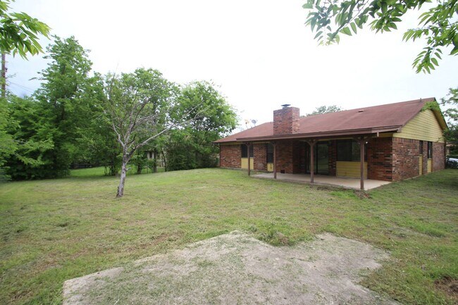 Building Photo - 3205 Tallwood Dr
