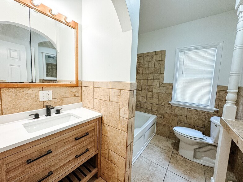 Building Photo - 2331 N 54th St