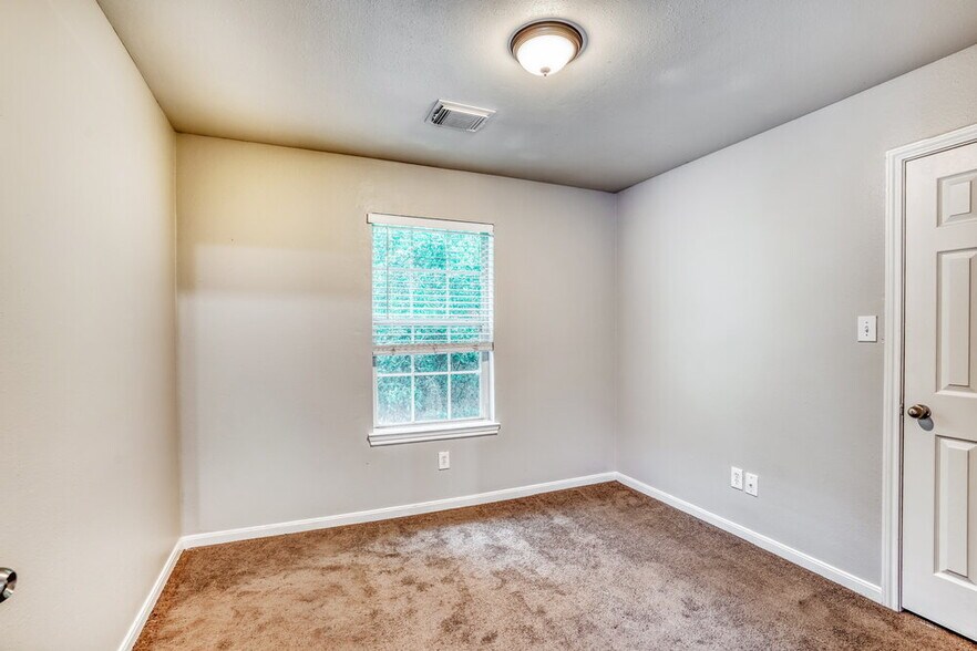 Building Photo - 4939 N Cancun Dr