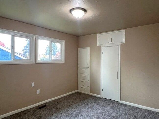 Building Photo - 2Bd/1Ba Single Story House w/ Basement - A...