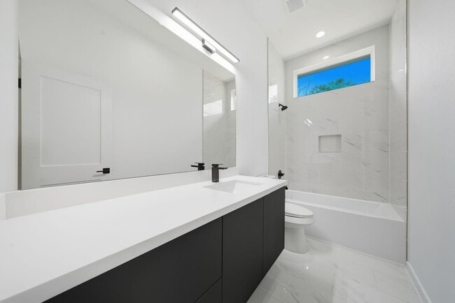 Building Photo - 5029 Van Fleet St