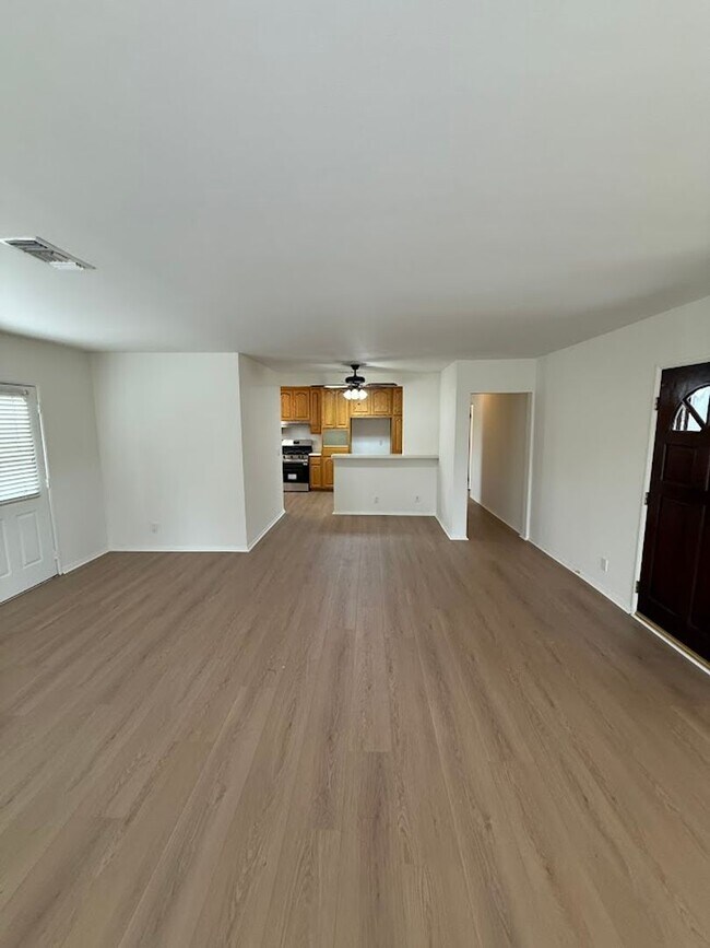 Building Photo - Beautiful 3 Bedroom, 2 Bathroom Granada Hills Home with Detached Garage!