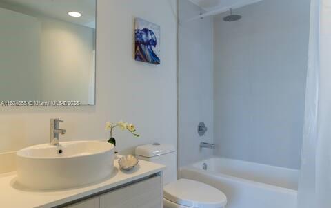 Building Photo - 2600 E Hallandale Beach Blvd