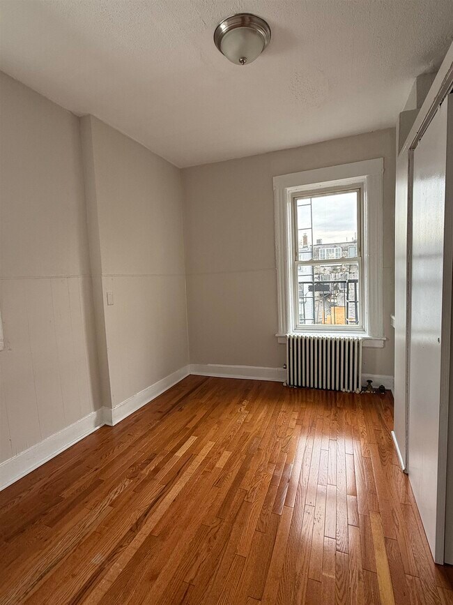 Building Photo - 467 Pavonia Ave