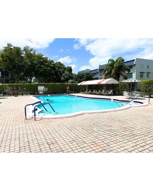 Building Photo - 7787 Golf Cir Dr