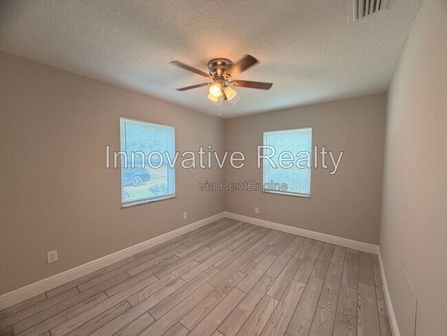 Building Photo - 144 N Park Ave
