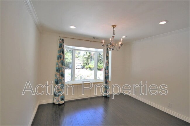 Building Photo - 1074 Highlands Cir