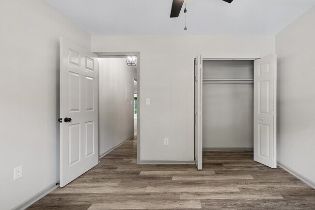 Building Photo - Fully Renovated 2 Bedroom 2 Bathroom Condo in Prime Rock Hill Location.