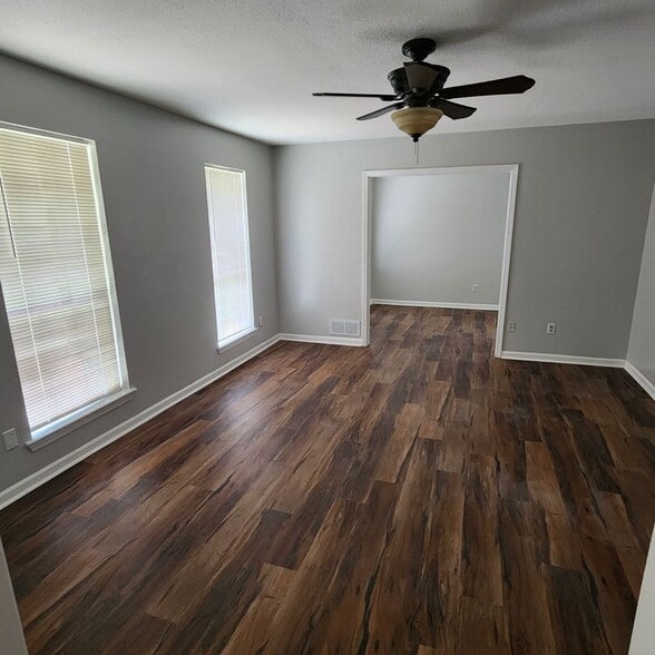 Building Photo - 4765 Covington Pike