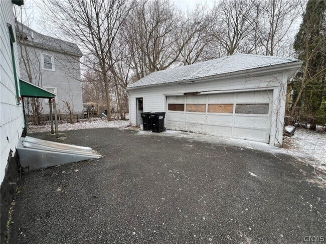 Building Photo - 229 Kellogg St