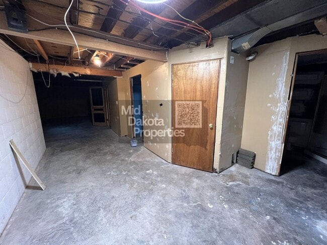 Building Photo - 404 S Minnesota- 4 Bedroom, 2 Bathroom House