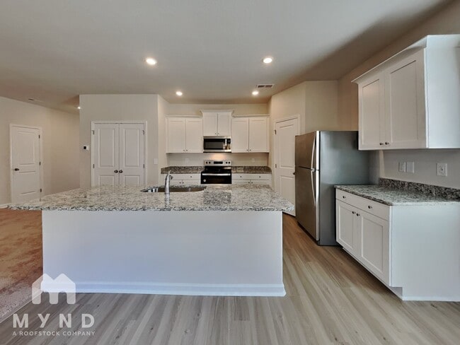 Building Photo - 329 New Villas St