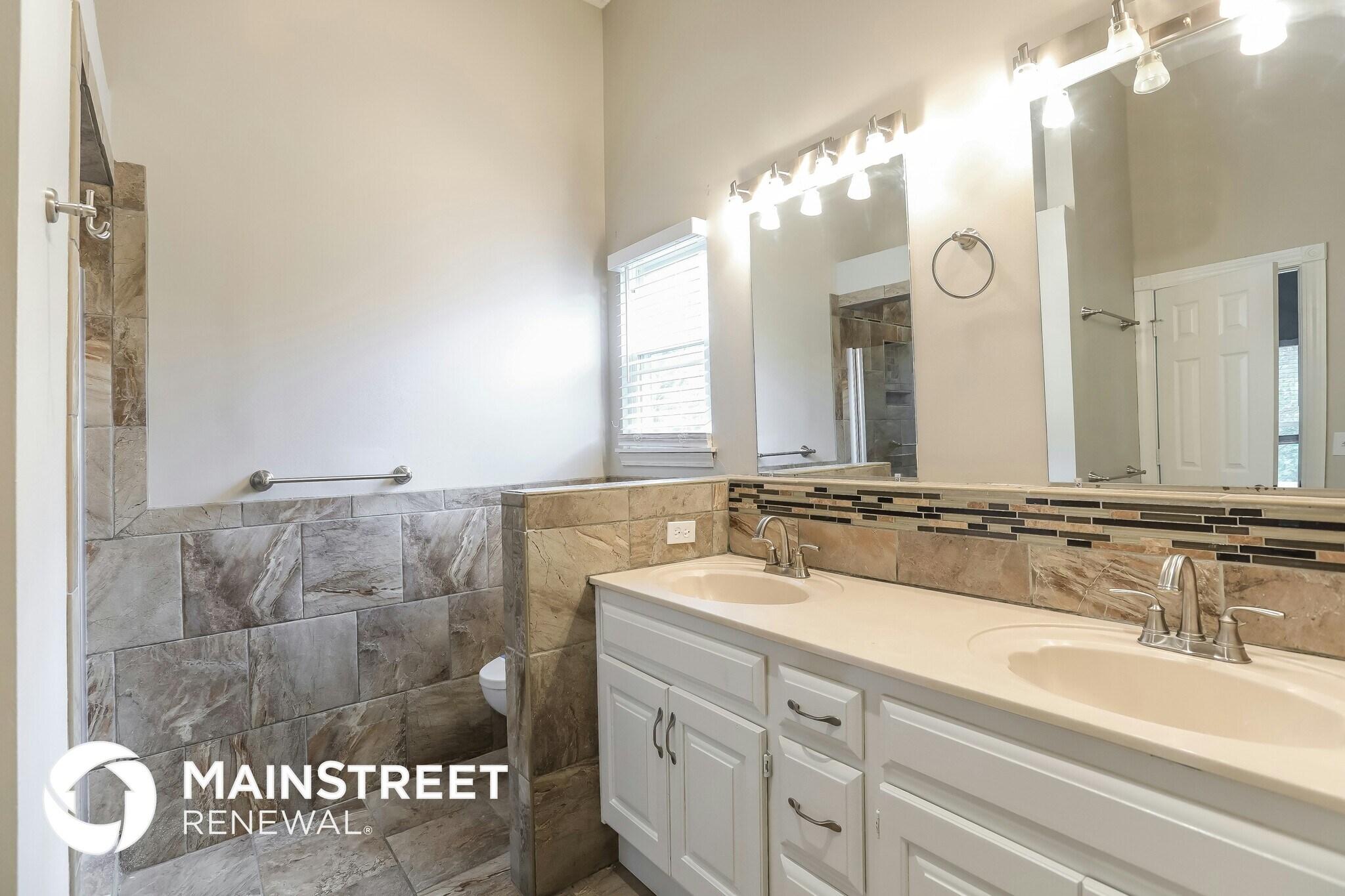 Building Photo - 1231 N Marilla Ln