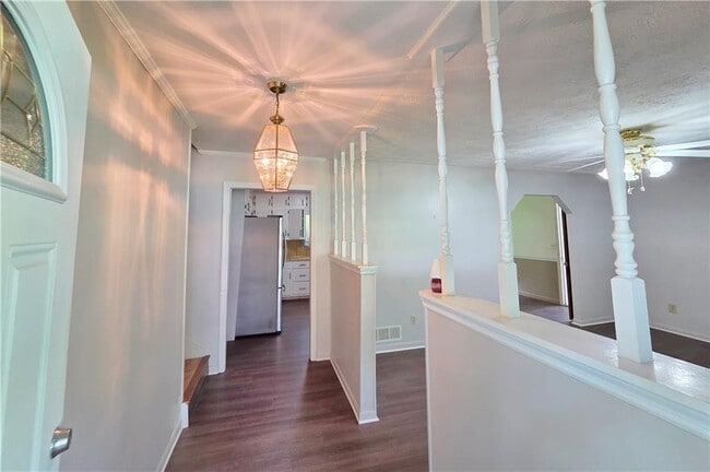 Building Photo - 3533 Charlotte Dr