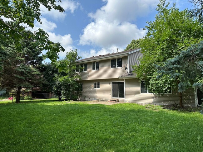 Building Photo - Lakeville Single Family Home, Dishwasher, ...