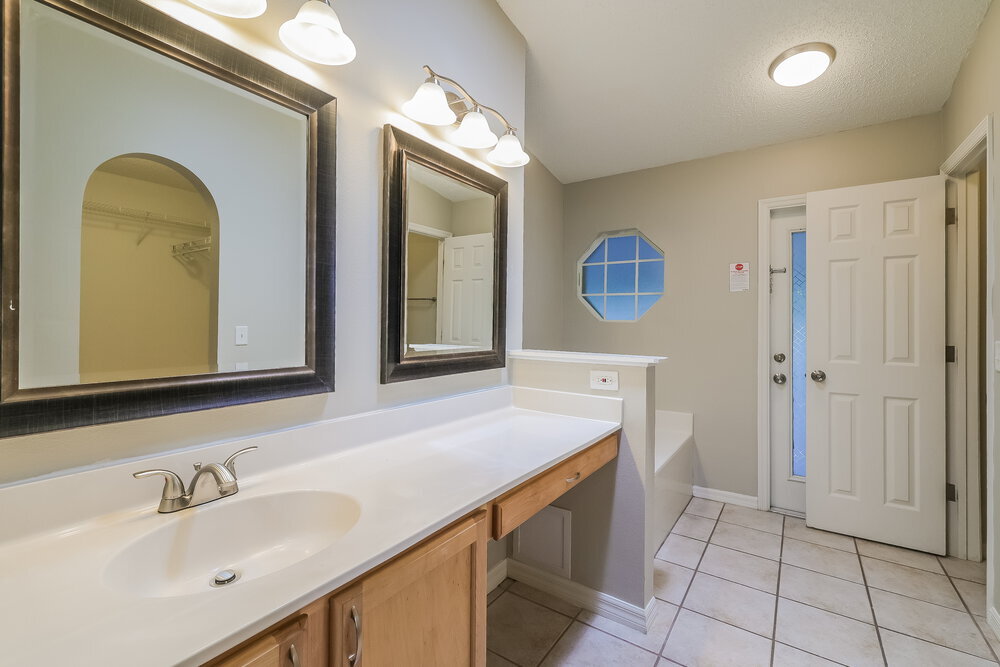 Building Photo - 128 Oak View Pl
