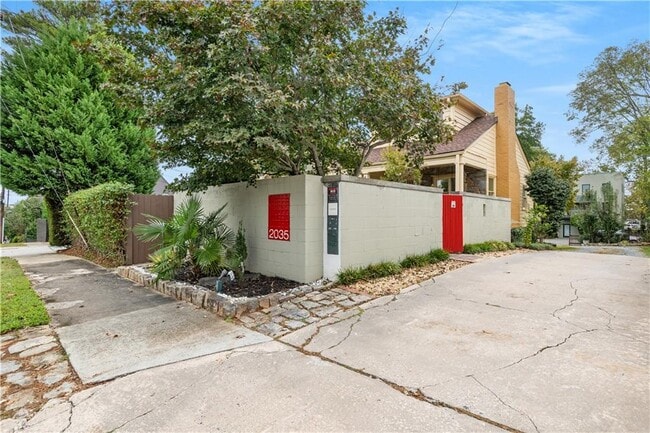 Building Photo - 2035 Manchester St NE