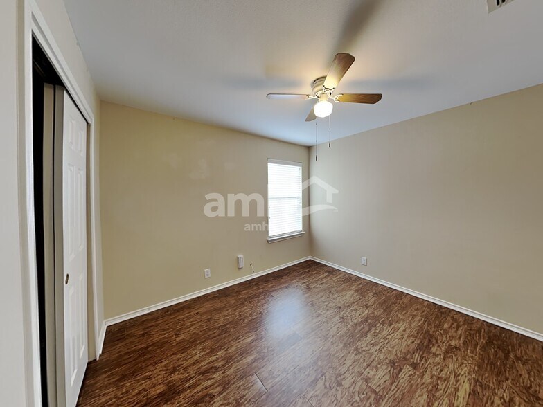 Building Photo - 8055 Chisos Oak Dr