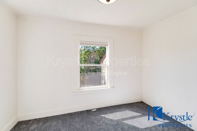 Building Photo - 547 Porter St