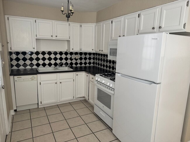 Building Photo - 3 Bedroom Cape Cod - Upper Arlington, OH