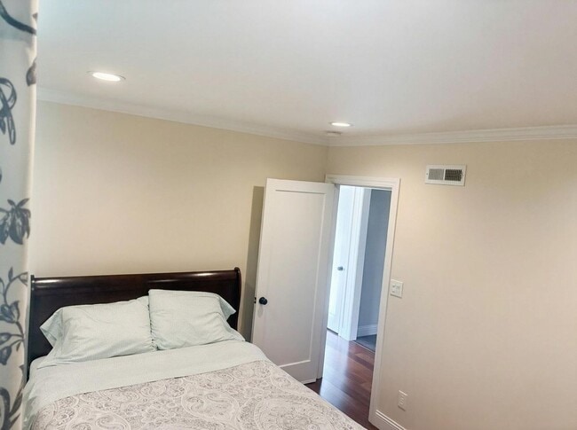 Building Photo - Charming 3-Bedroom Home with Inviting Outdoor Space