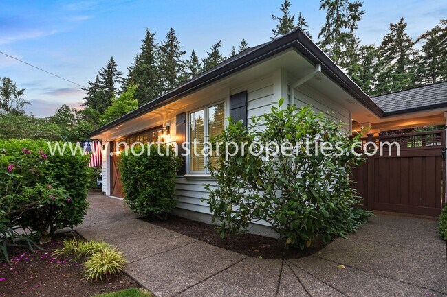 Building Photo - Custom Built Lake Oswego Home Near Lakerid...
