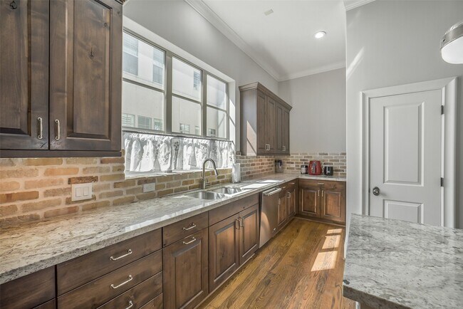 Building Photo - 1618 Rosewood St