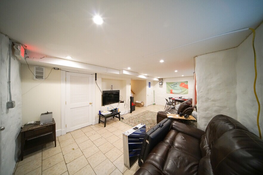 Building Photo - 18 Sawyer Ter