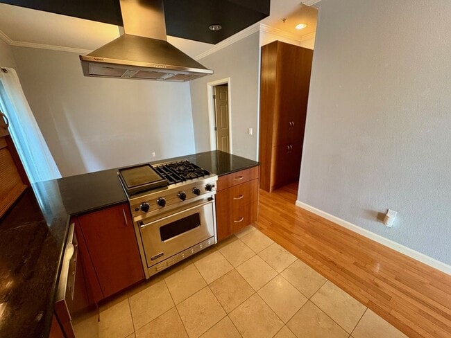 Building Photo - 1541 Cherrylane Pl S