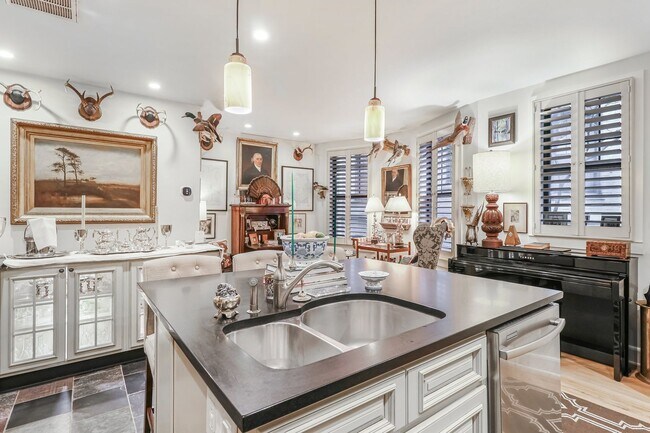 Building Photo - Amazing Adams Morgan Two-Level Condo| Parking included!