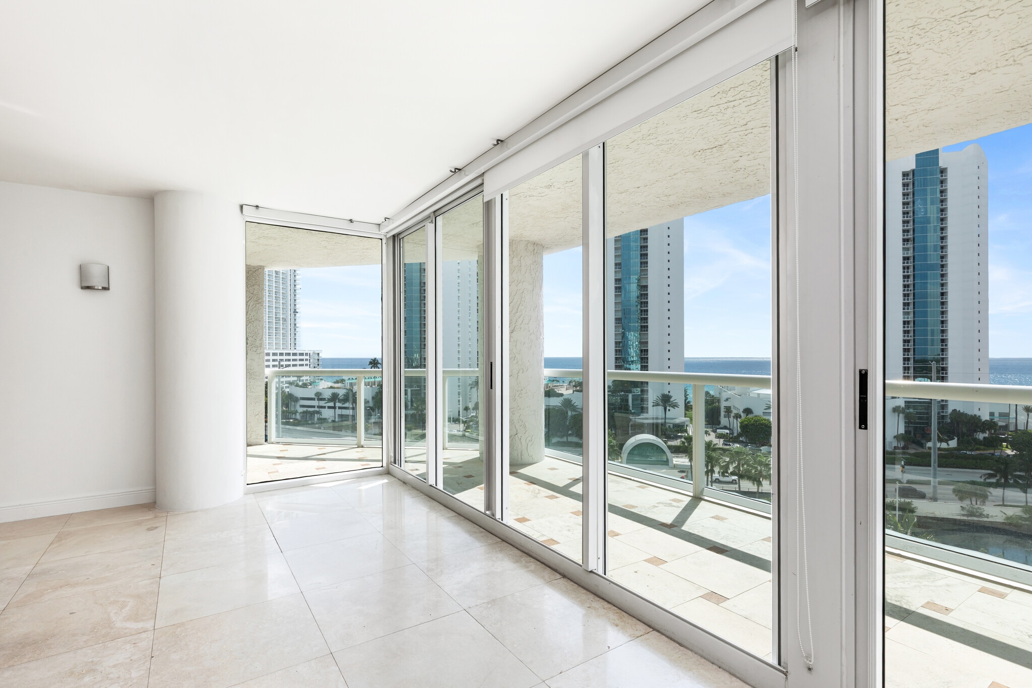 Building Photo - 16400 Collins Ave