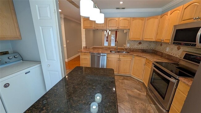 Building Photo - 4000 Poinciana Ct