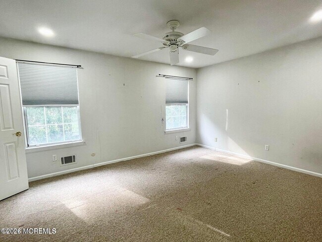 Building Photo - 21 Evergreen Dr