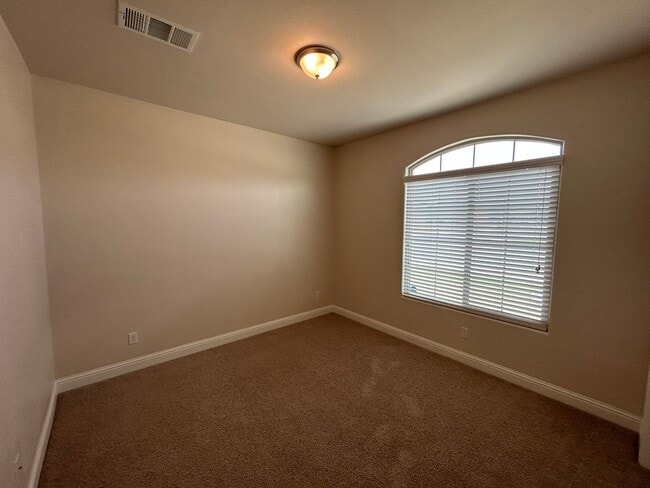 Building Photo - 10406 Alondra Dr