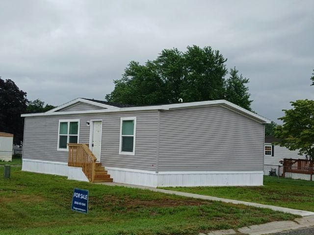 Building Photo - 868 E Commerce St