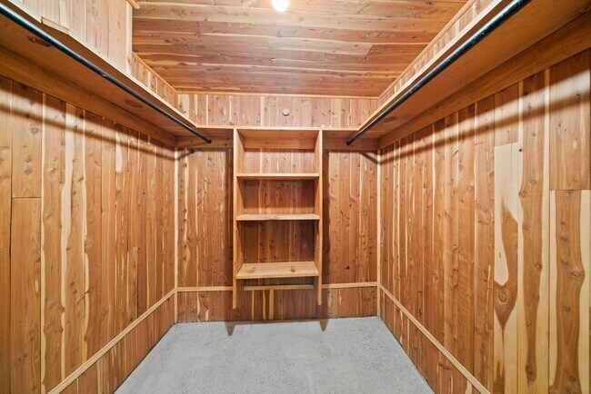 Building Photo - 55 Evelyn Rd