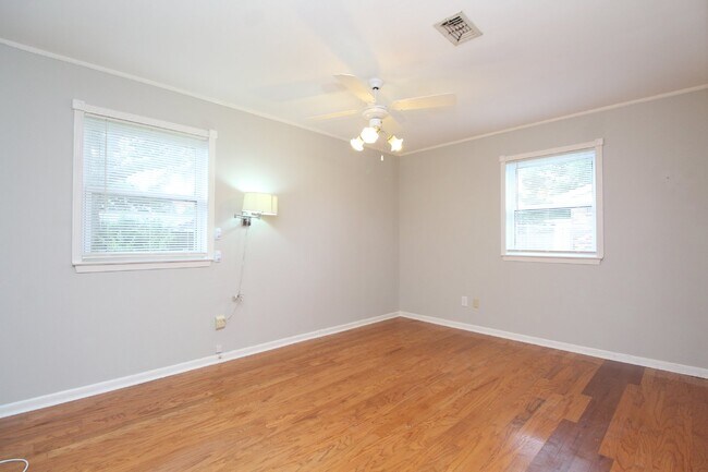 Building Photo - Spacious 4BR Home with Bonus Studio, Sunro...