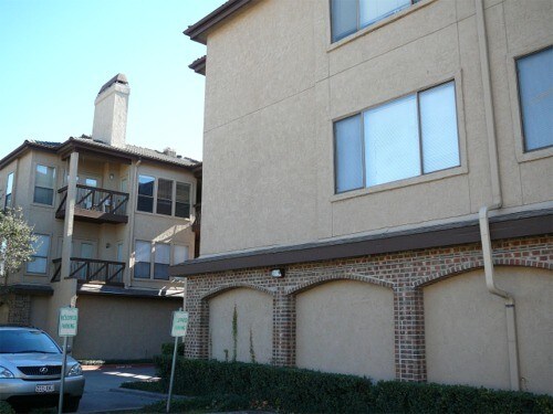 Building Photo - 807 W 25th St