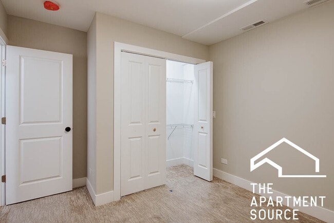 Building Photo - 4407 N Seeley Ave
