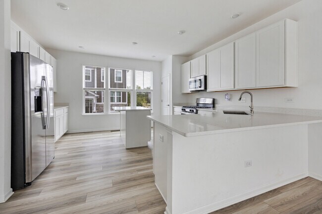 Building Photo - 553 Wolverine Dr