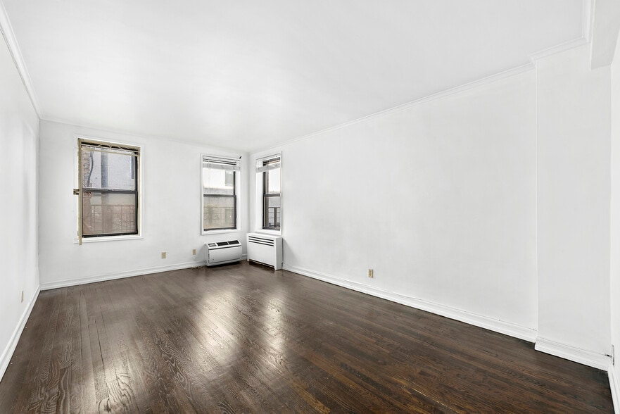 Bedroom - 140 7th Ave