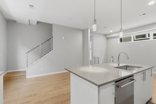 Building Photo - 1295 Osceola St