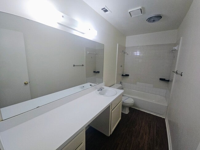 Building Photo - Perfect location in NRH!  Awesome duplex w...