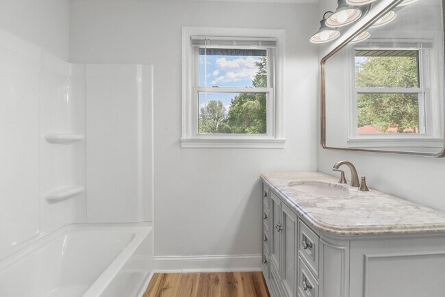 Building Photo - 10 Lexington Dr